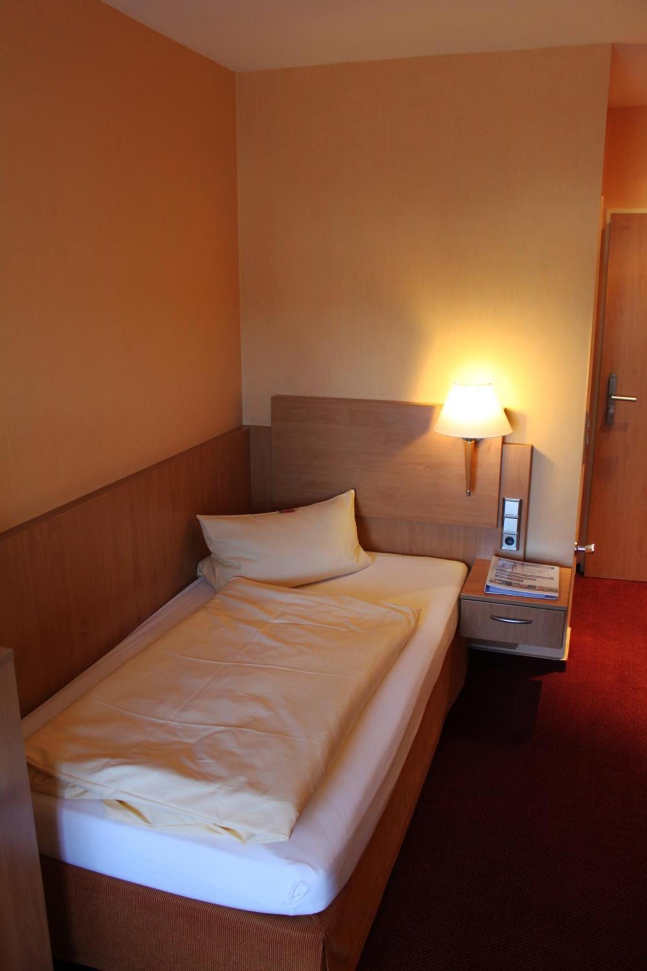 Hotel An Der Ilse Лемго Екстериор снимка